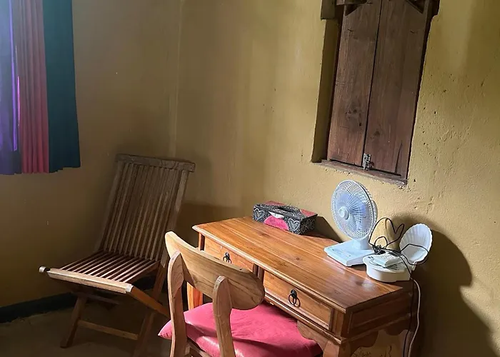Сasa de vacaciones 210m2 Two Floor House With Two Kitchens And 2 Bathrooms Garden And Pool *