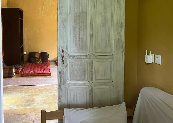 Сasa de vacaciones 210m2 Two Floor House With Two Kitchens And 2 Bathrooms Garden And Pool
