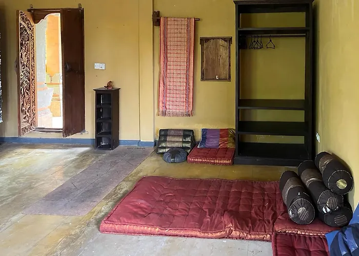 Сasa de vacaciones 210m2 Two Floor House With Two Kitchens And 2 Bathrooms Garden And Pool *