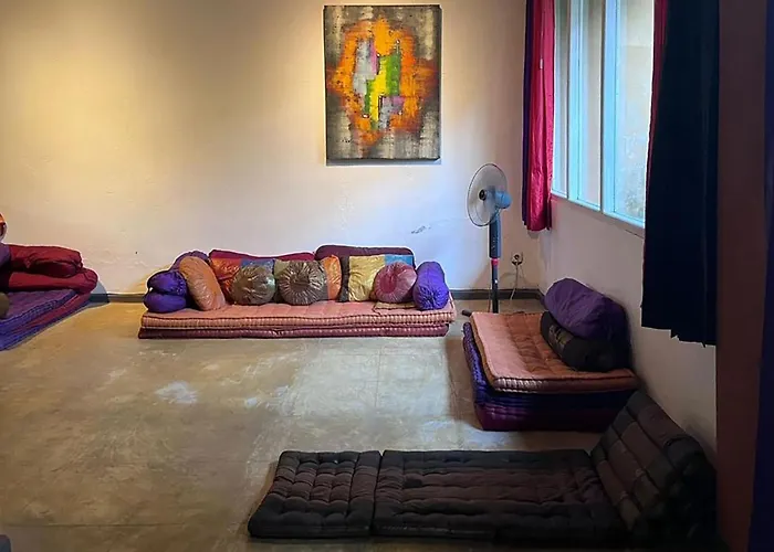 210m2 Two Floor House With Two Kitchens And 2 Bathrooms Garden And Pool Сasa de vacaciones *