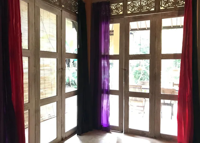 Сasa de vacaciones 210m2 Two Floor House With Two Kitchens And 2 Bathrooms Garden And Pool *